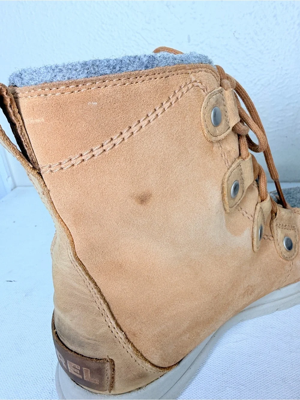 Sorel Joan tan leather gray felt ankle boot